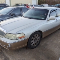 2004 Lincoln Town Car - $1,250.00
