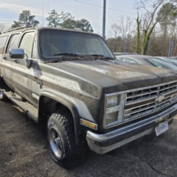 Choo Choo Customs Square Body Suburban 1500 4X4 Yard Find - $2,500.00